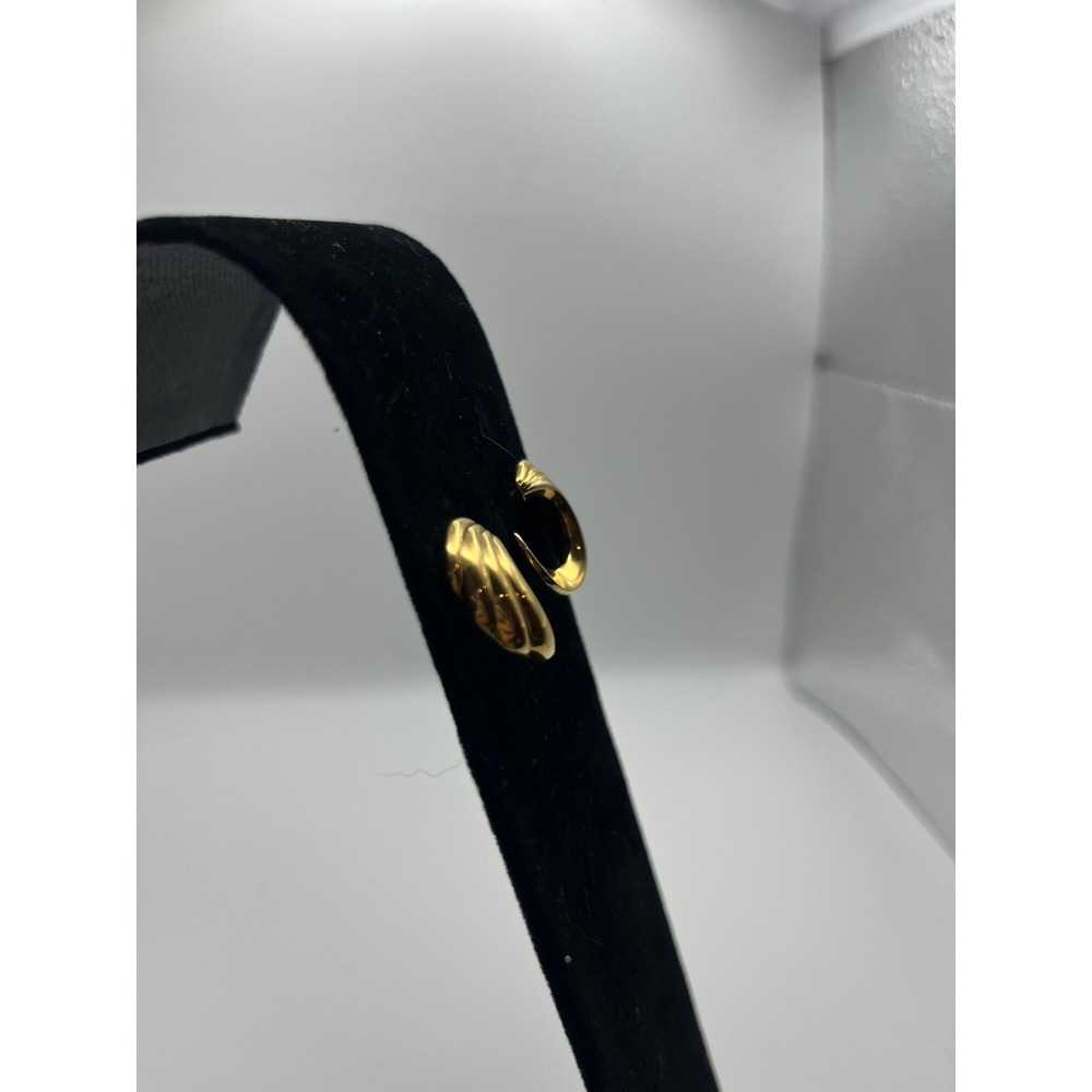 Monet Gold Tone Swirl Hoop Earrings‎ Clip On or Pierced Vintage Fashion Jewelry - Picture 2 of 3